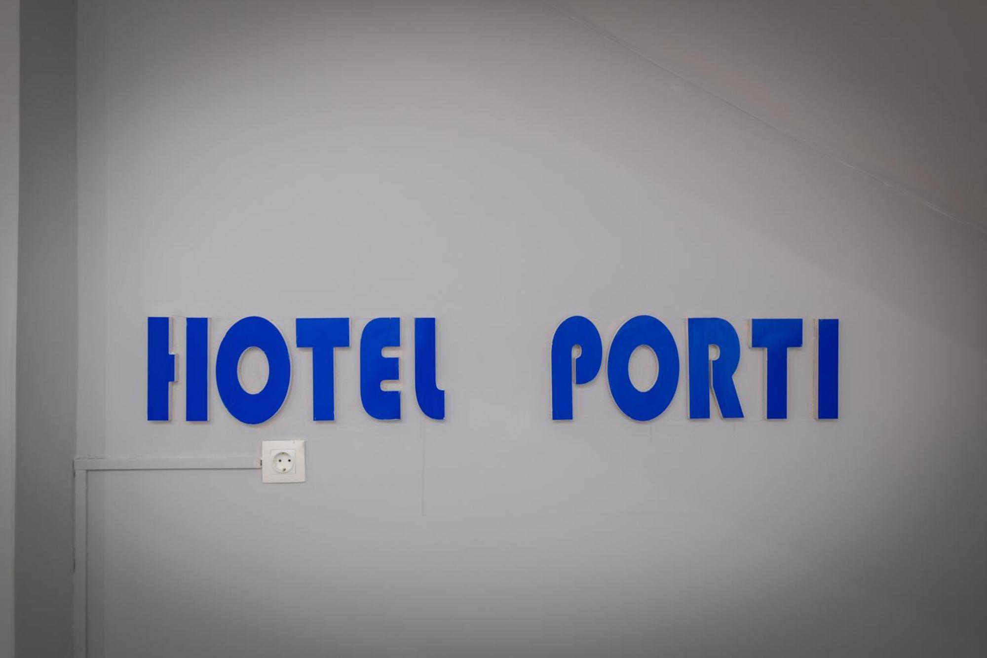 סרנדה Hotel Porti מראה חיצוני תמונה