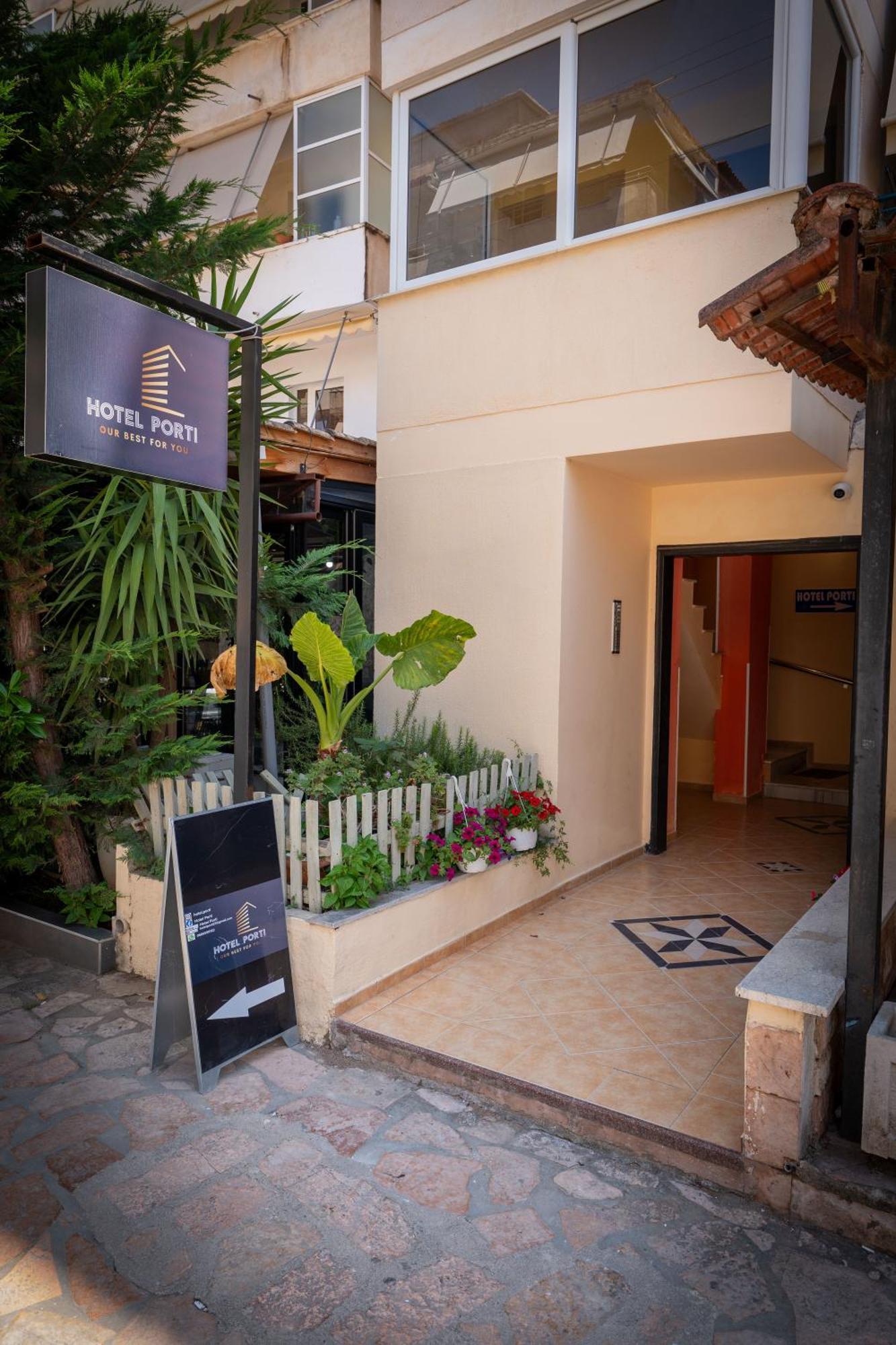 סרנדה Hotel Porti מראה חיצוני תמונה